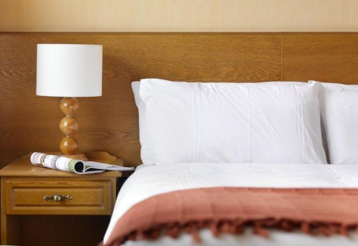 Tralee Benners Hotel Стая снимка